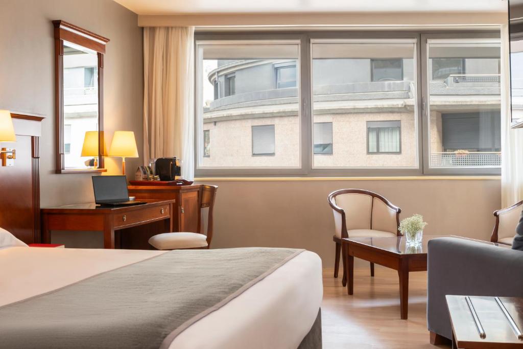 A bed or beds in a room at Hesperia Andorra