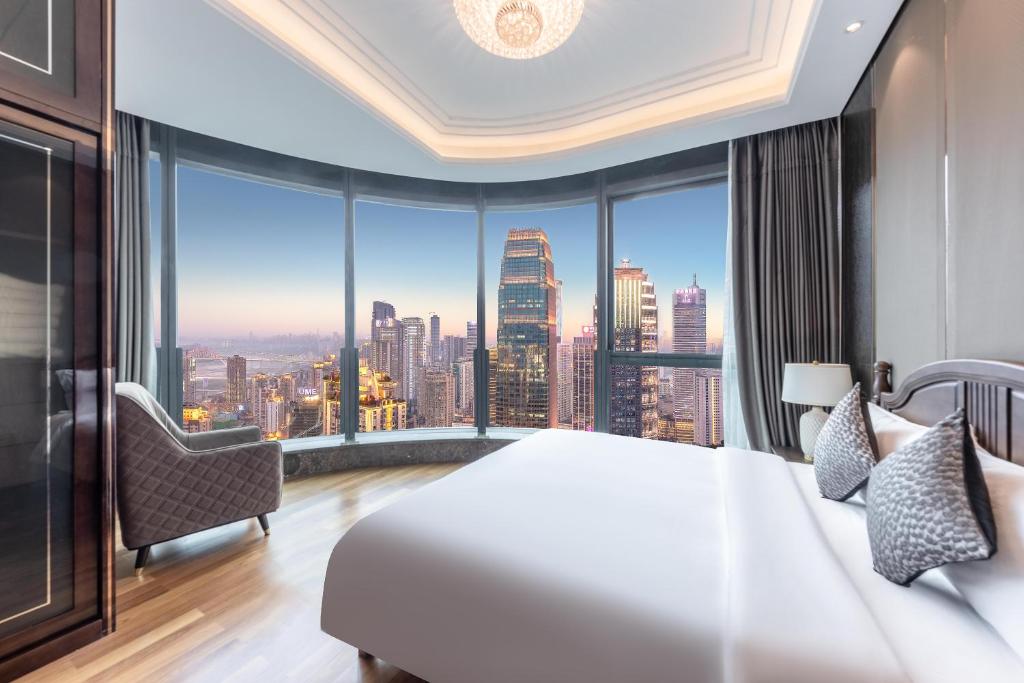 Postel nebo postele na pokoji v ubytování Roosevelt Service Apartment Chongqing Jiefangbei Pedestrian Street Hongyadong Branch