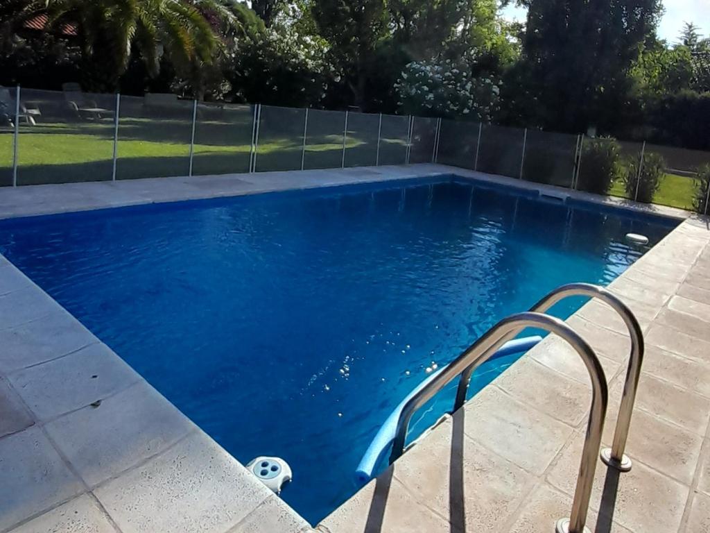 Bazén v ubytování Casa Relax Liniers Chacras de Coria nebo v jeho okolí