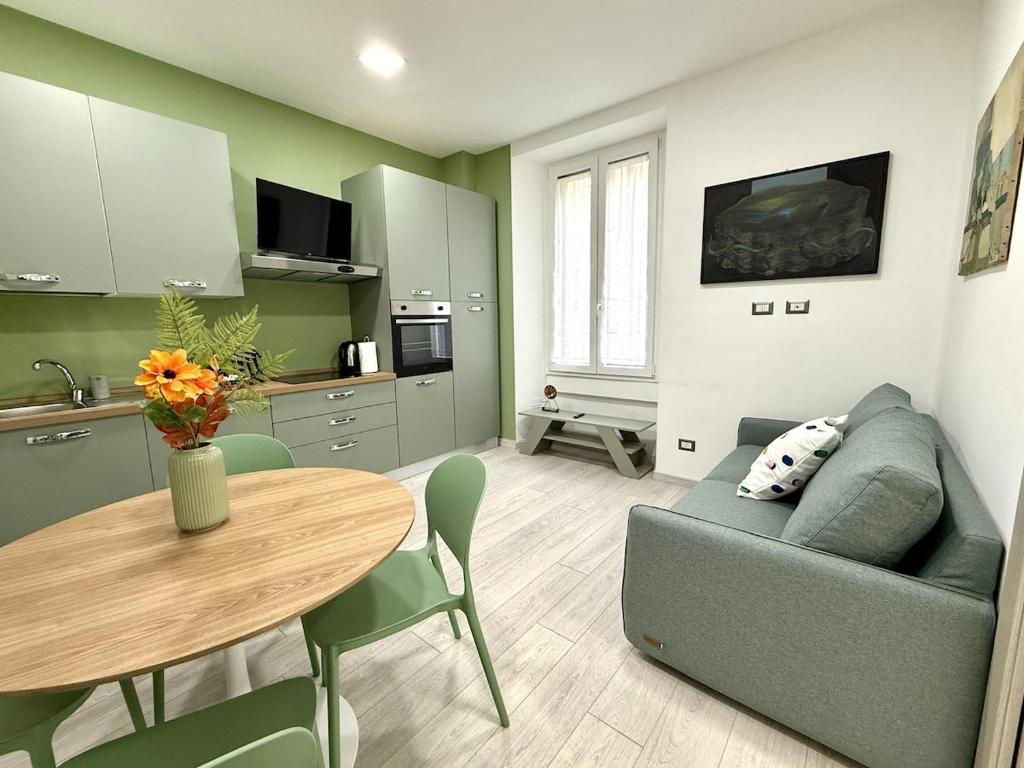 Η κουζίνα ή μικρή κουζίνα στο 5 minuti Duomo - Metro M4 Argonne - Linate Airport