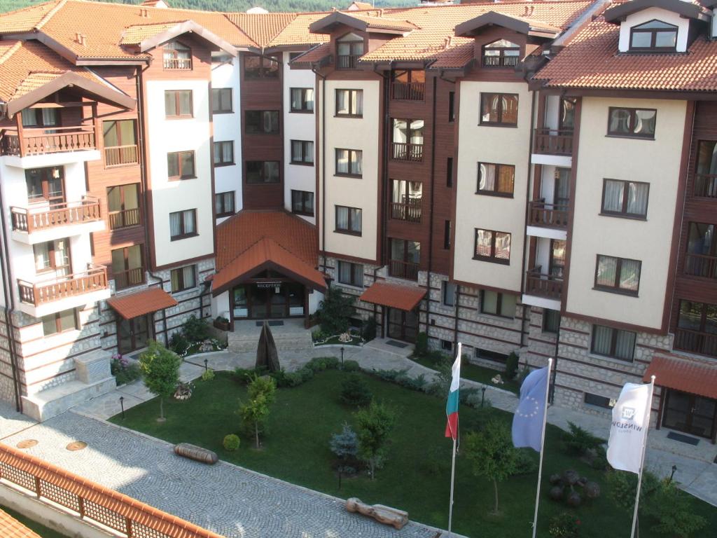 an aerial view of a building with a courtyard at Aparthotel Winslow Highland in Bansko
