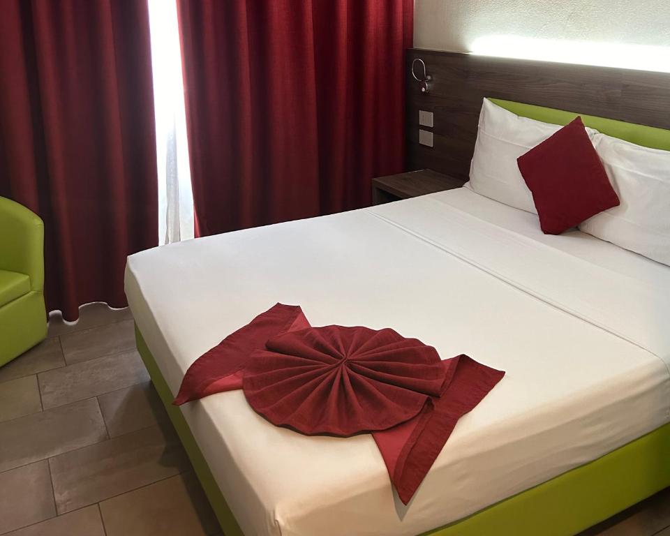 Postel nebo postele na pokoji v ubytování Hotel Stradivari