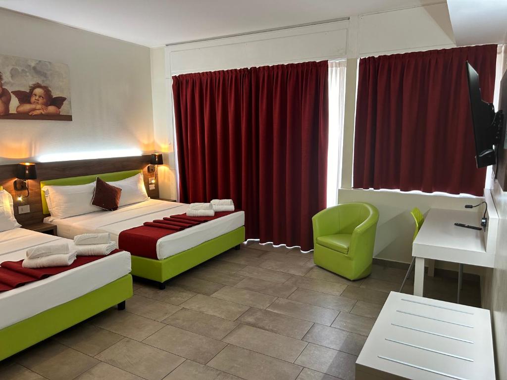 Postel nebo postele na pokoji v ubytování Hotel Stradivari