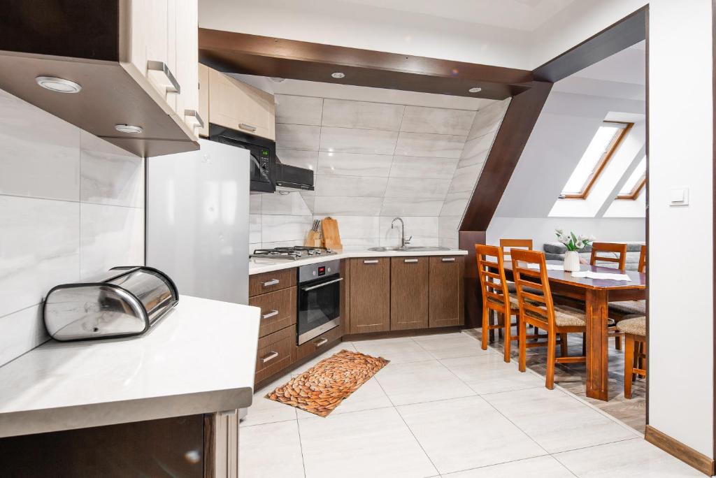 Kuchyňa alebo kuchynka v ubytovaní Apartamenty Dagmara i Irka Zakopane