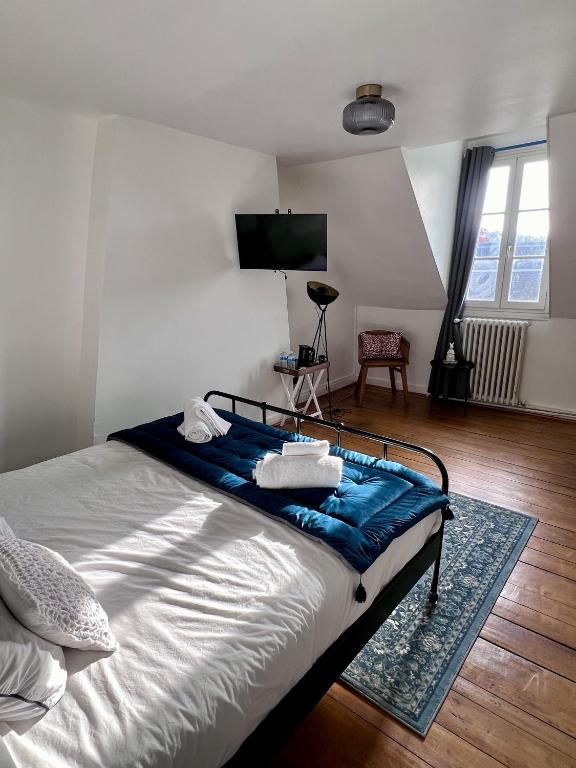 Maison POL Amboise - Standard Double Room With Shared Bathroom