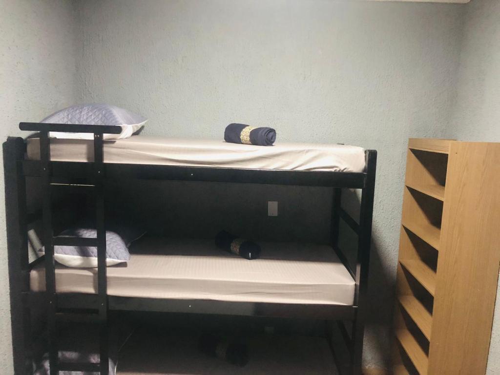 Postel nebo postele na pokoji v ubytování FIRMH HOSTEL Café da manhã e Translado Aeroporto das 06h as 00h incluso