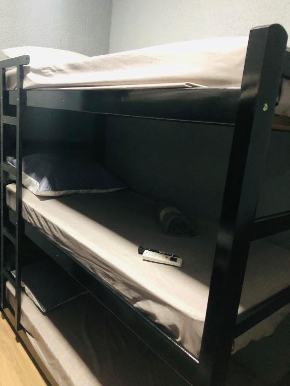 Palanda nebo palandy na pokoji v ubytování FIRMH HOSTEL Café da manhã e Translado Aeroporto das 06h as 00h incluso
