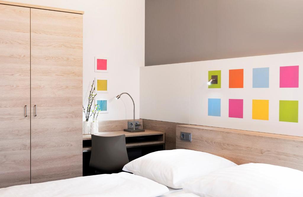 a bedroom with a desk and a bed and a desk at Business & Budget Hotel Tessin in Munich