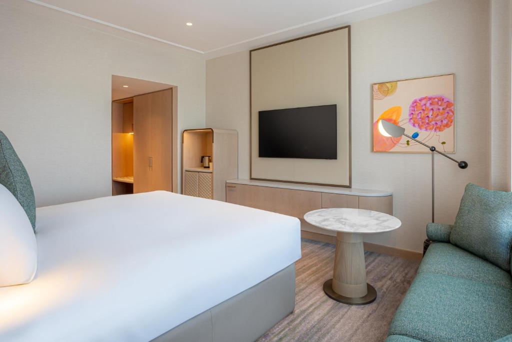 Signia by Hilton photo 3