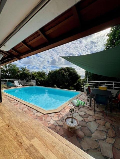 Bazén v ubytování Villa Ti'Kemy avec piscine au sel nebo v jeho okolí