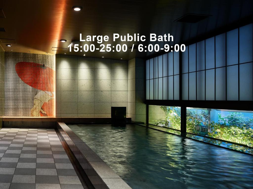 Bazén v ubytování Mitsui Garden Hotel Ginza-gochome nebo v jeho okolí