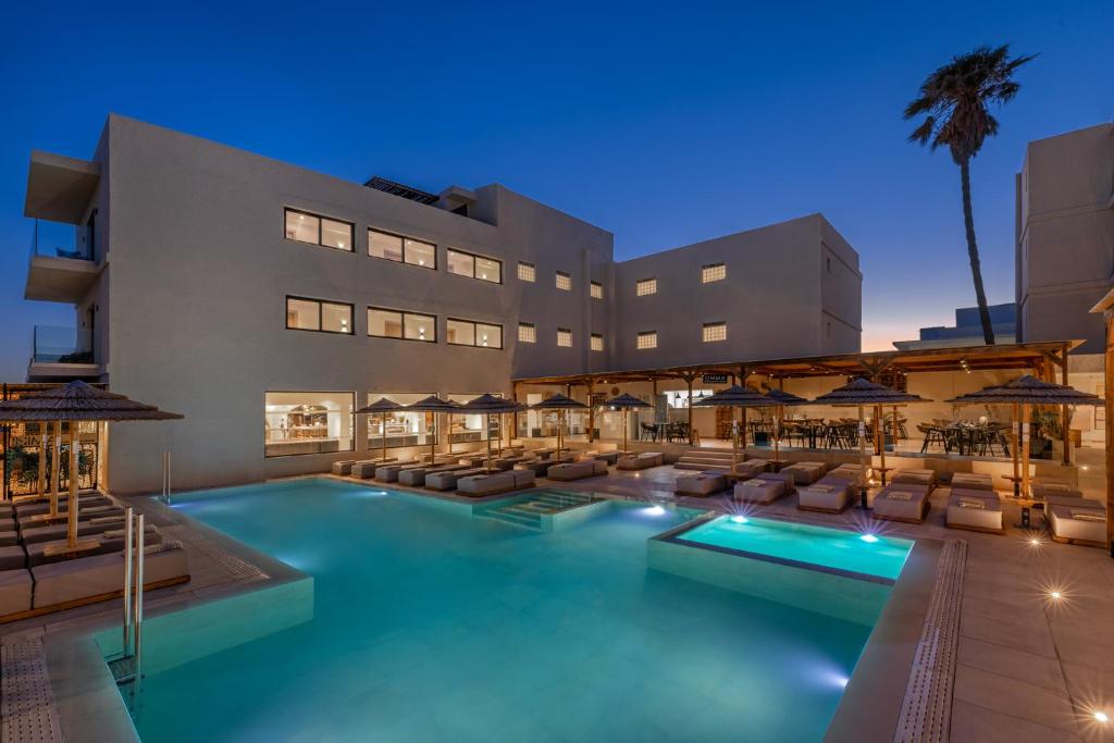 Bazén v ubytování Cabana Blu Hotel & Suites nebo v jeho okolí