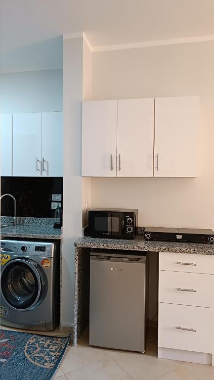 Kuchyň nebo kuchyňský kout v ubytování Cozy studio Florenza Khamsin