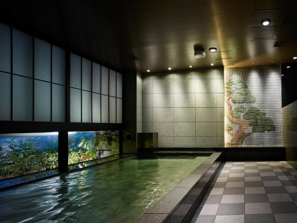 Bazén v ubytování Mitsui Garden Hotel Ginza-gochome nebo v jeho okolí