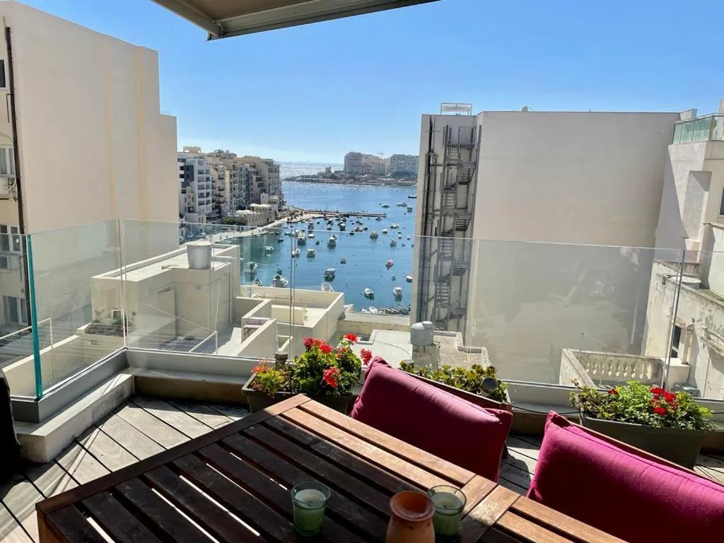 Stunning Apartment in Saint Julians with Sea Views
