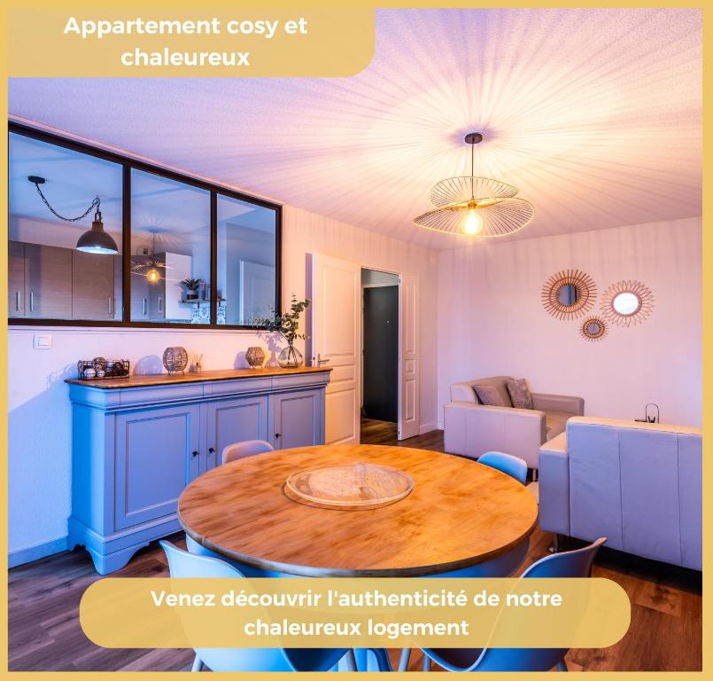 une pièce avec une table et une salle à manger dans l'établissement Chez Manue & Ludo I T3 I Thonon, à Thonon-les-Bains