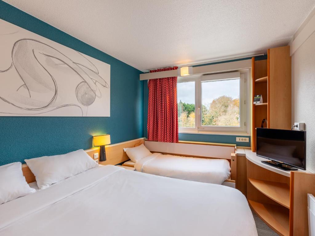 Postel nebo postele na pokoji v ubytování B&B HOTEL Orléans Nord Saran