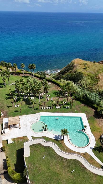 Bazén v ubytování Infinity Resort Tropea nebo v jeho okolí