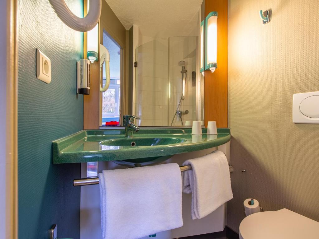 Koupelna v ubytování B&B HOTEL Orléans Nord Saran
