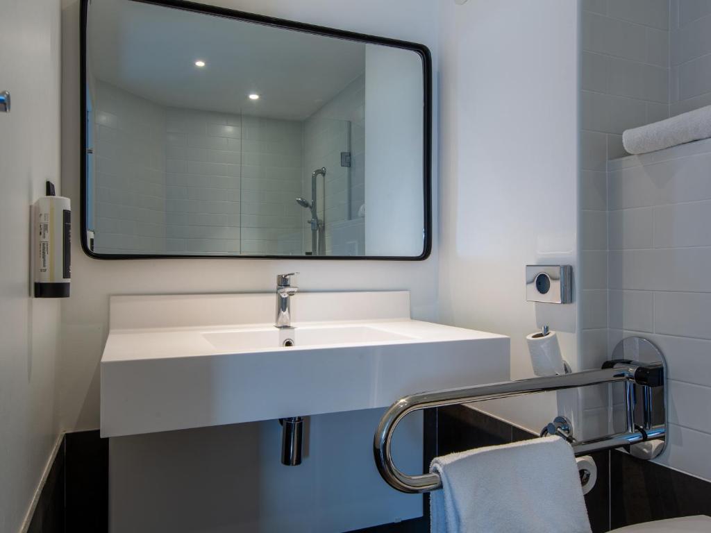 Koupelna v ubytování B&B HOTEL Orléans Nord Saran