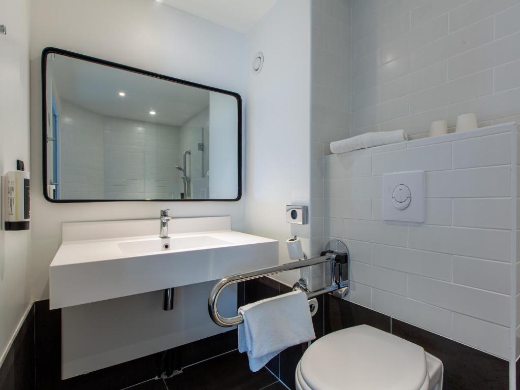 Koupelna v ubytování B&B HOTEL Orléans Nord Saran