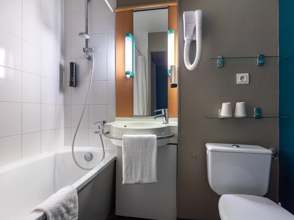 Koupelna v ubytování B&B HOTEL Orléans Nord Saran