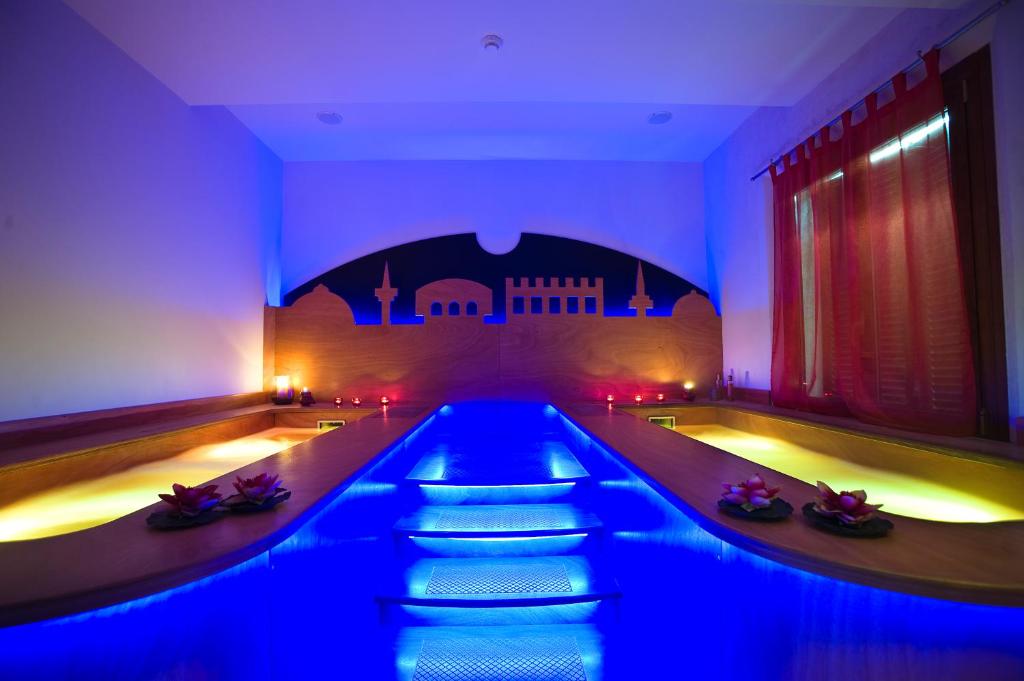 Bazén v ubytování Hotel Villa Ricci & Benessere nebo v jeho okolí