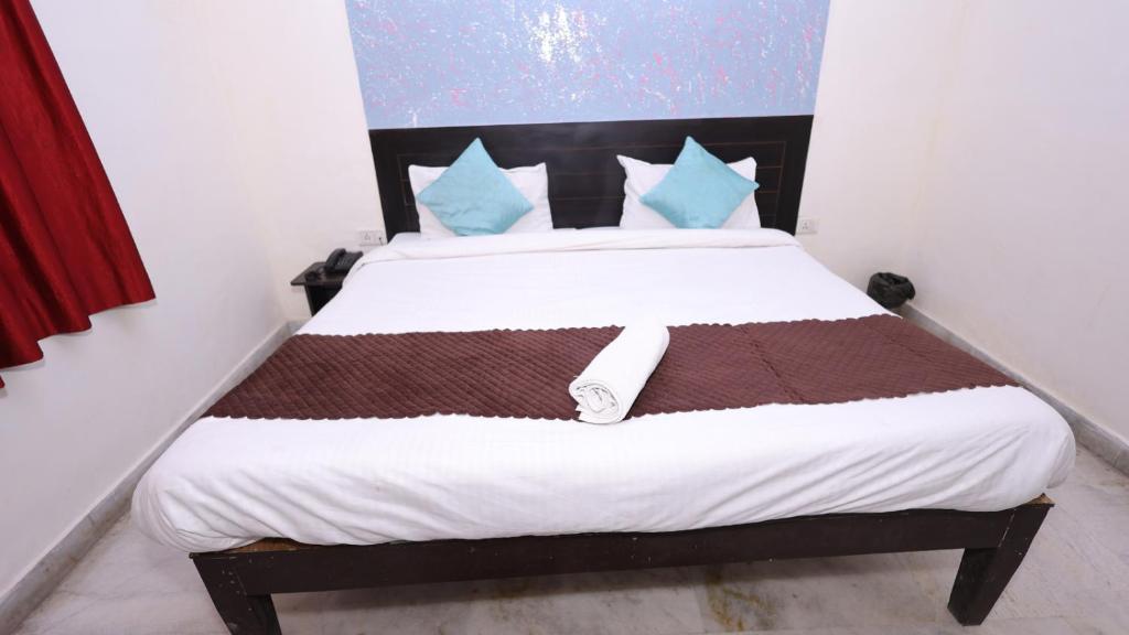 Postel nebo postele na pokoji v ubytování Hotel NoVo Agra - Near Taj Mahal