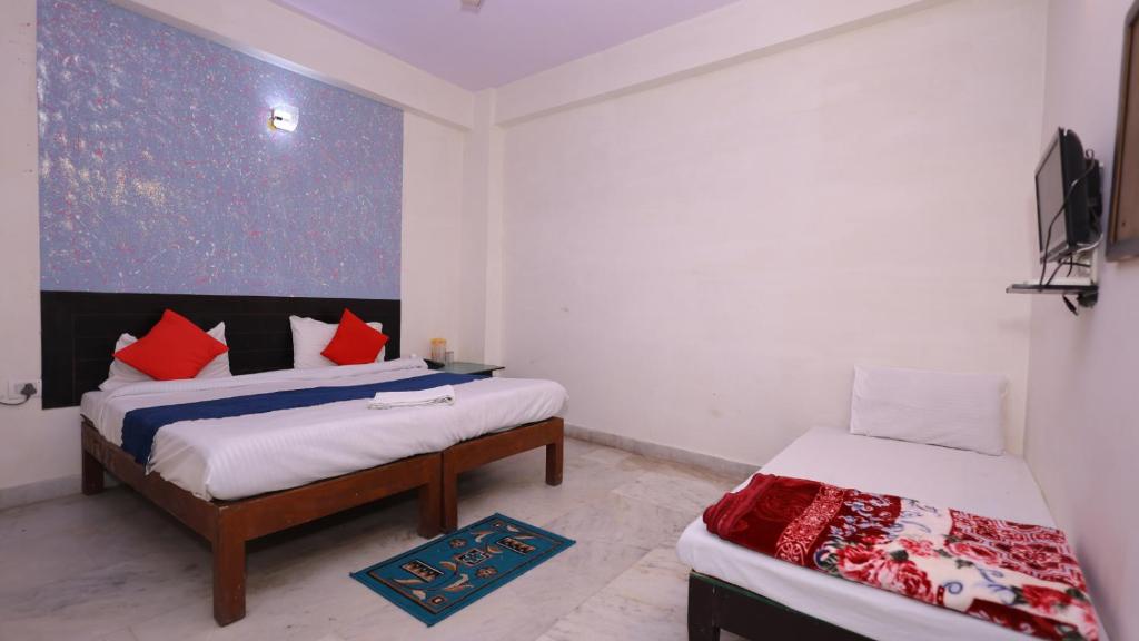 Postel nebo postele na pokoji v ubytování Hotel NoVo Agra - Near Taj Mahal