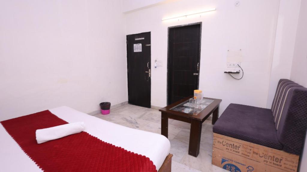 Postel nebo postele na pokoji v ubytování Hotel NoVo Agra - Near Taj Mahal