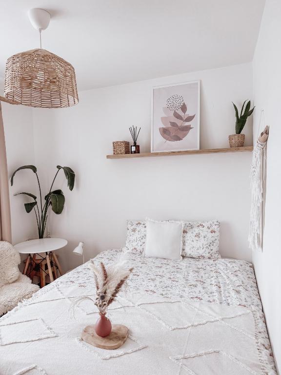 Posteľ alebo postele v izbe v ubytovaní Koralik - BOHO Apartamenty z BALIĄ w CENIE! Kluszkowce - 1 km od Velo Czorsztyn i CzorsztynSKI