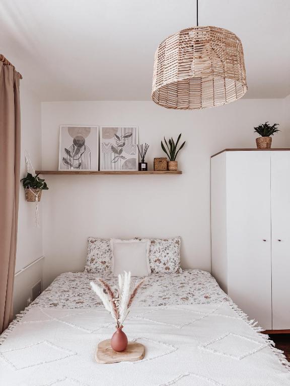 Posteľ alebo postele v izbe v ubytovaní Koralik - BOHO Apartamenty z BALIĄ w CENIE! Kluszkowce - 1 km od Velo Czorsztyn i CzorsztynSKI