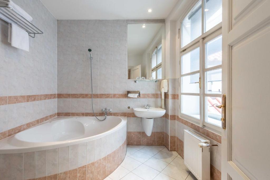 St Wenceslas House - Resim 7