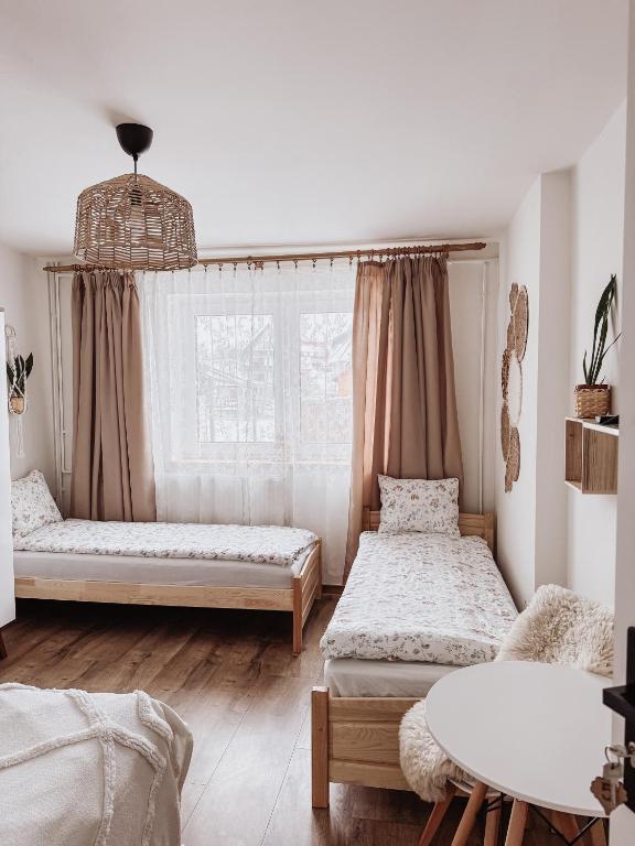 Posteľ alebo postele v izbe v ubytovaní Koralik - BOHO Apartamenty z BALIĄ w CENIE! Kluszkowce - 1 km od Velo Czorsztyn i CzorsztynSKI