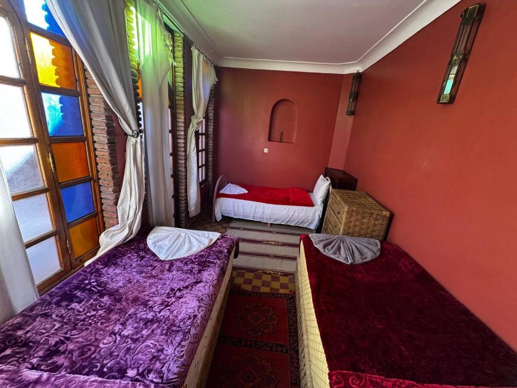 Postel nebo postele na pokoji v ubytování Riad Lwalidin