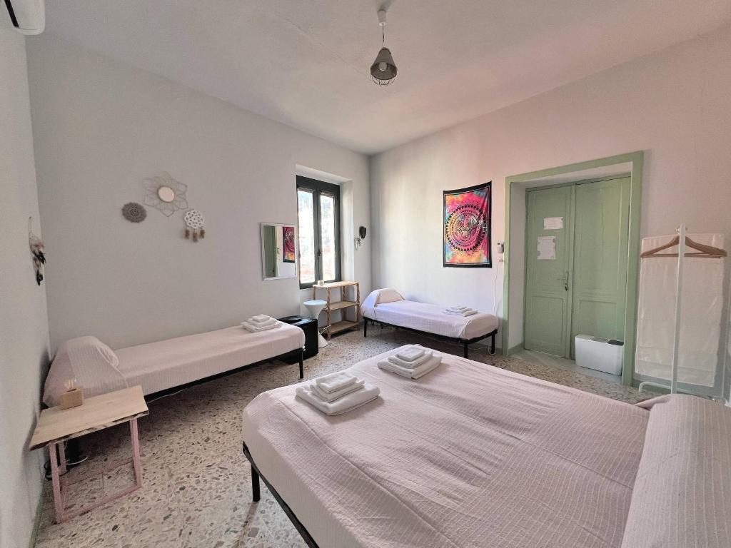 Postel nebo postele na pokoji v ubytování Safeheaven Sardinia