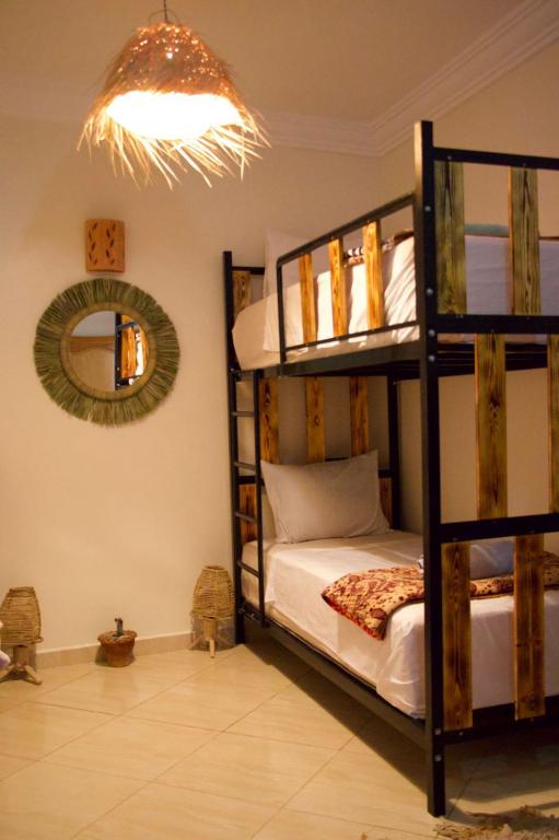 Postel nebo postele na pokoji v ubytování CHILL SURFER HOSTEL