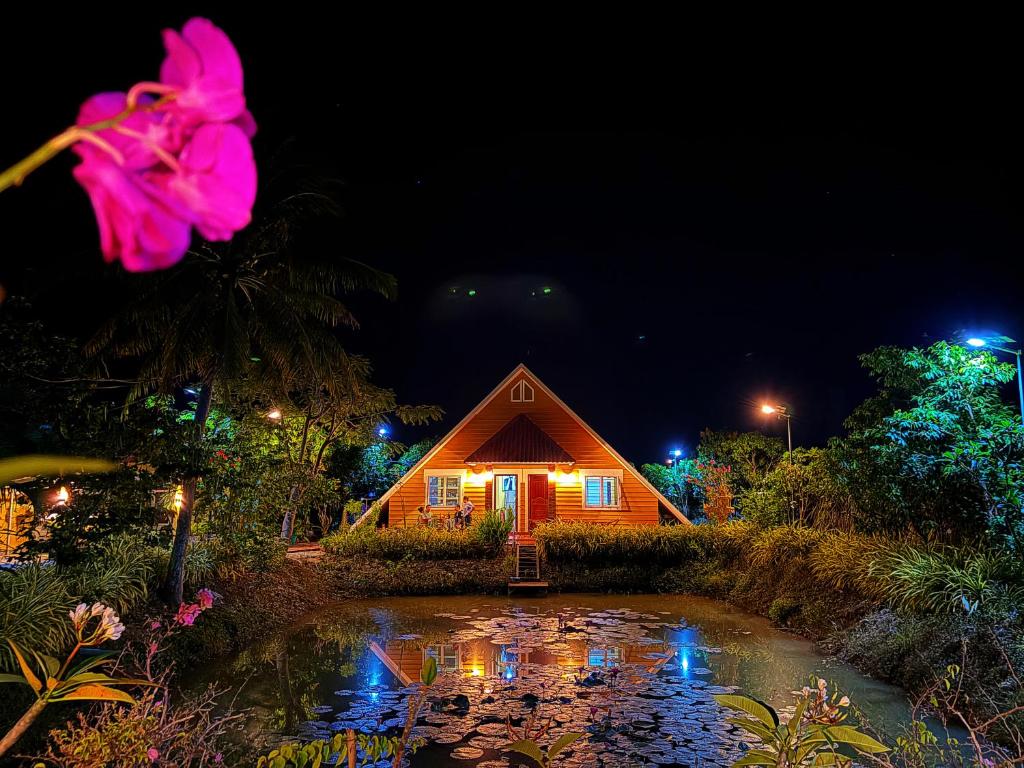 Zahrada ubytování Coconut Village Guesthouse and Bungalow