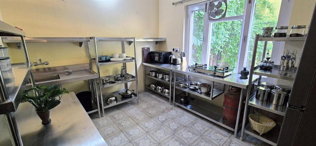 Kuchyň nebo kuchyňský kout v ubytování Hotel Sherwi Hyul