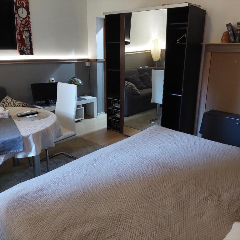 Postel nebo postele na pokoji v ubytování Újszeged apartman