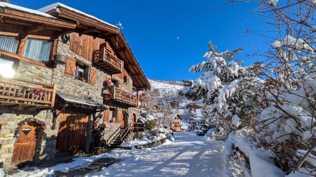 a snow covered street in front of buildings at Gite 4p à 3 vallees Saint Martin in Saint-Martin-de-Belleville