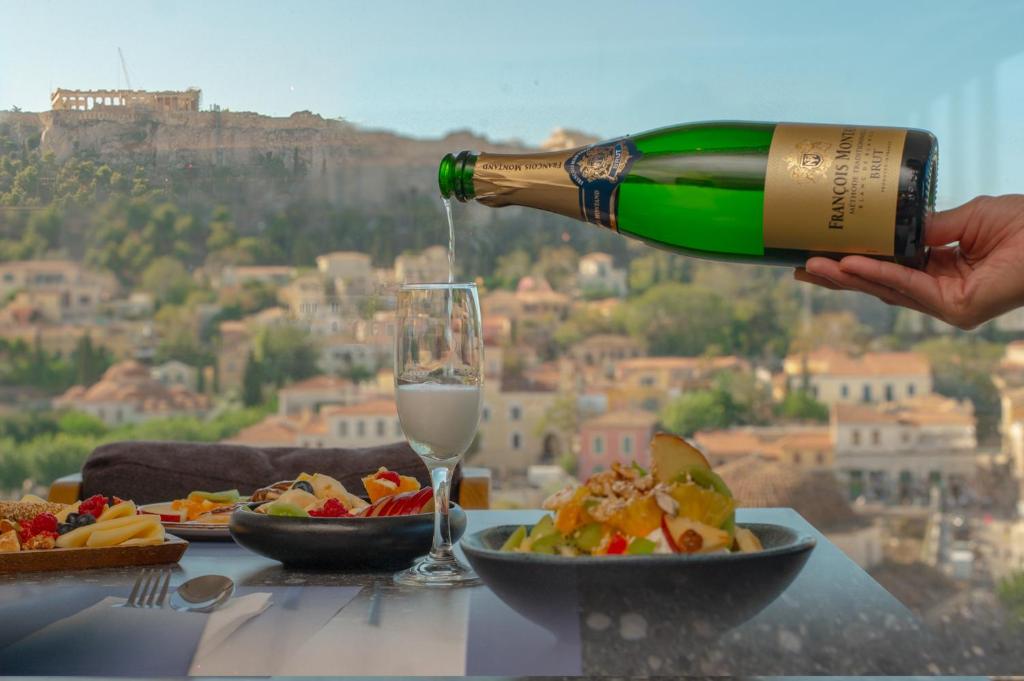 Nápoje v ubytování Downtown Suites by Athens Tower