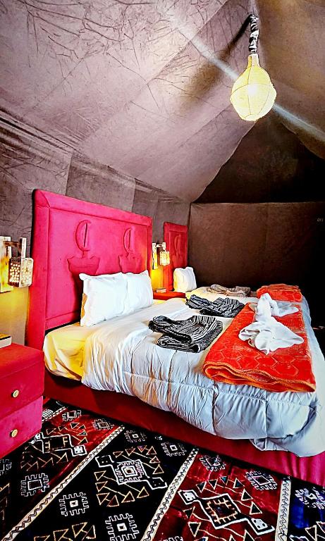 Postel nebo postele na pokoji v ubytování Fabulous luxury camp
