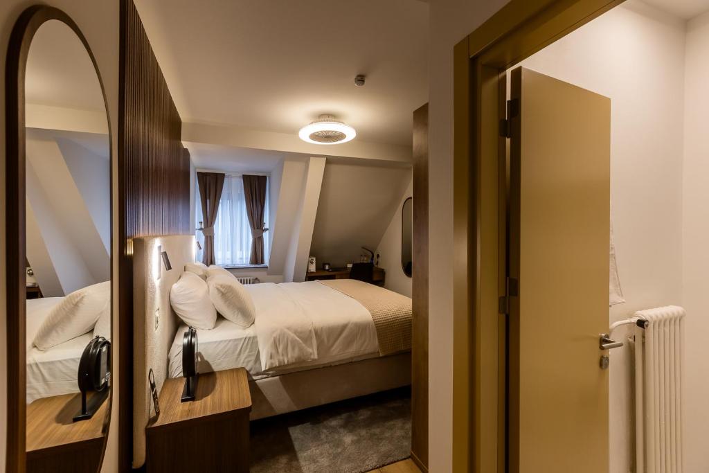 Postel nebo postele na pokoji v ubytování Deluxe Appart & Hotel Zürich Kreis 4