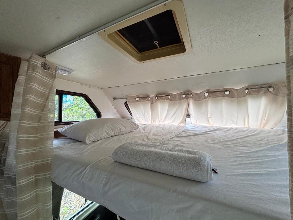 Postel nebo postele na pokoji v ubytování Momotoh Camper
