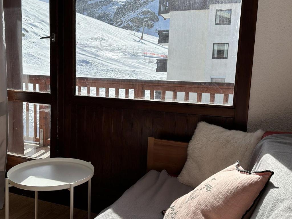 Zdjęcie z galerii obiektu Appartement skis aux pieds 2 pièces cabine avec balcon - Val Claret, Tignes - FR-1-502-398 w mieście Tignes