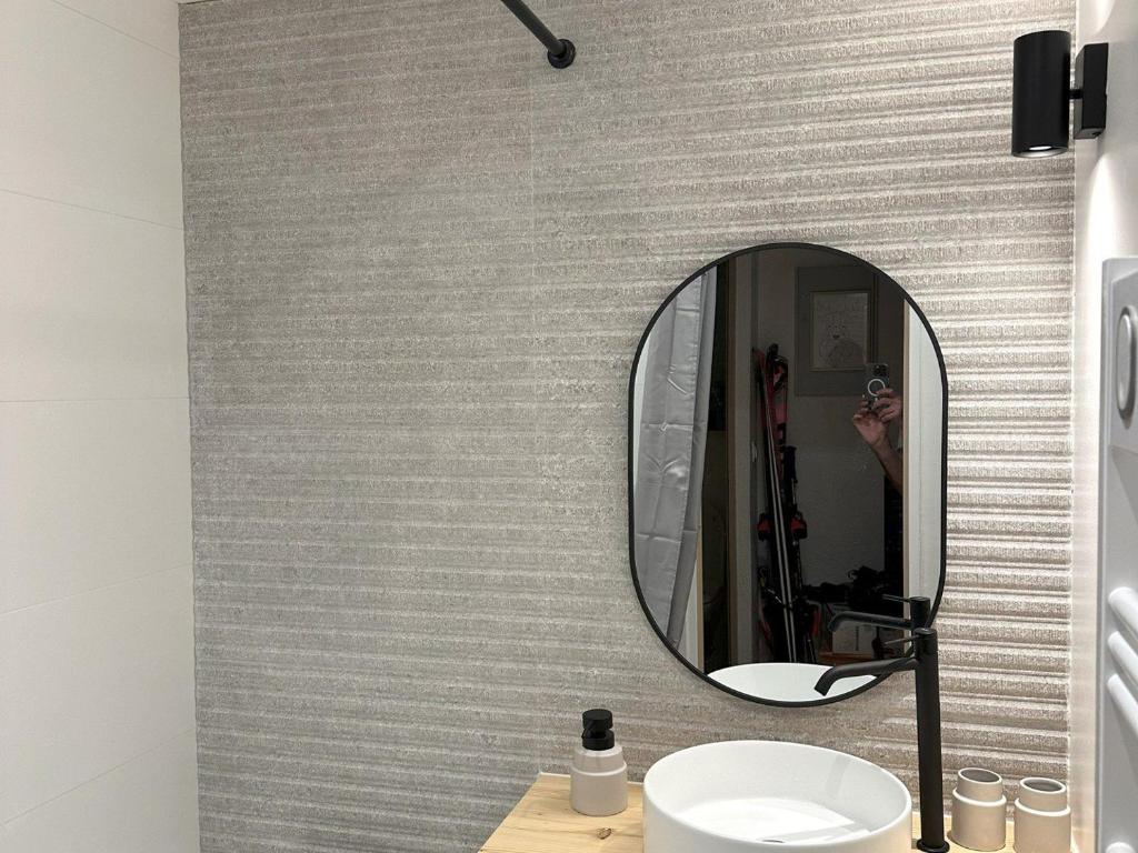Zdjęcie z galerii obiektu Appartement skis aux pieds 2 pièces cabine avec balcon - Val Claret, Tignes - FR-1-502-398 w mieście Tignes