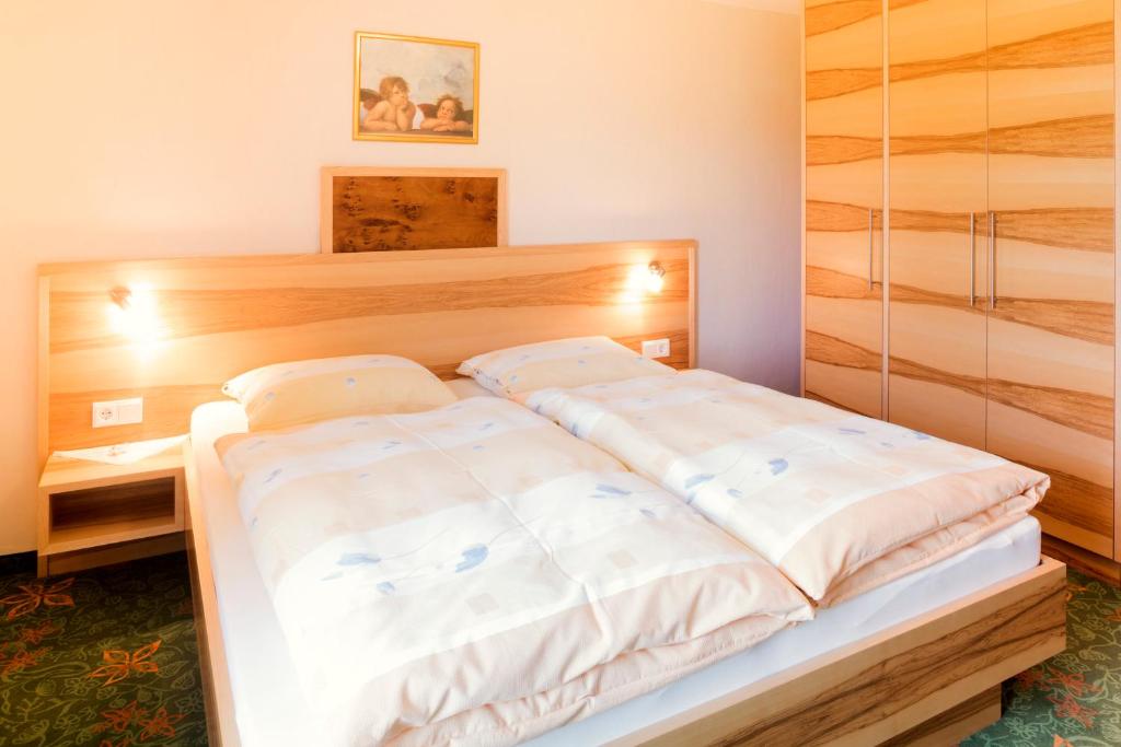 Postel nebo postele na pokoji v ubytování Pension Anna