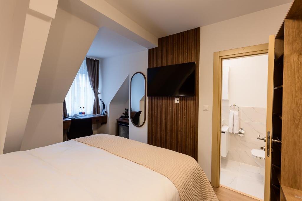 
Double Room
