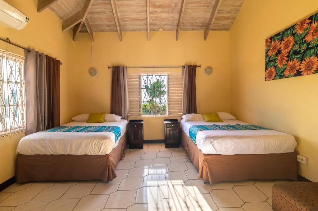 Postel nebo postele na pokoji v ubytování Jasmine Inn